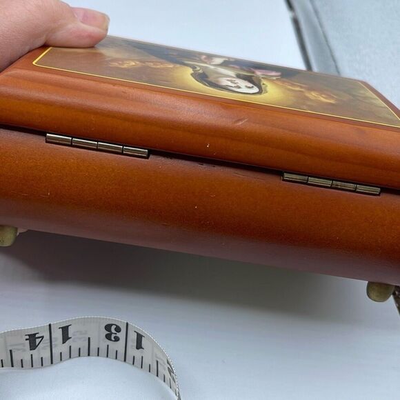 Vintage blessed Virgin Mary music box by Danbury Mint. - Picture 12 of 13